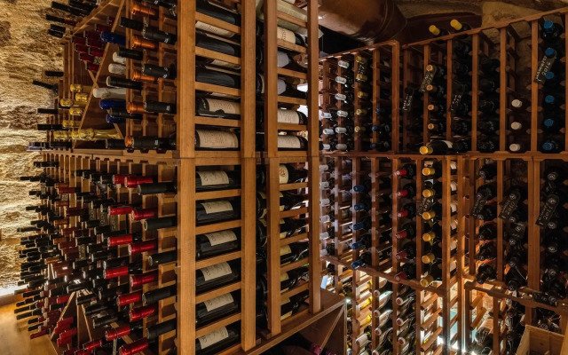10GR Boutique Hotel and Wine Bar