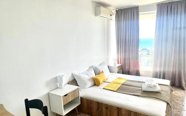 Sunny Varshava Hotel