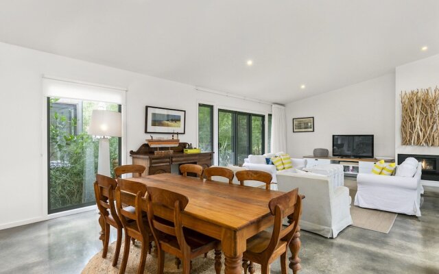 Hidden Escape Free Wifi & Foxtel Surfside PET Friendly