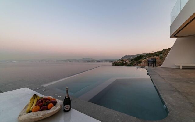 Fabulous 5 Bedroom Villa With sea Access