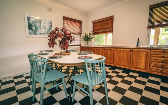 Treasure on Bagot-Free Wifi/Netflix-Close to CBD