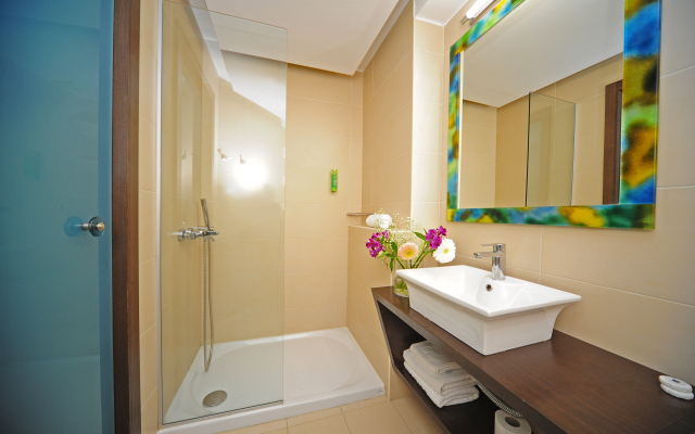 Steris Elegant Beach Hotel & Apartments