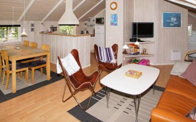 Three-Bedroom Holiday home in Tarm 5