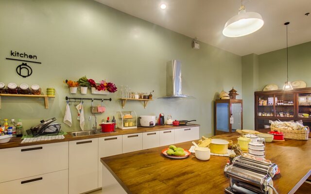 Hom hostel & cooking club