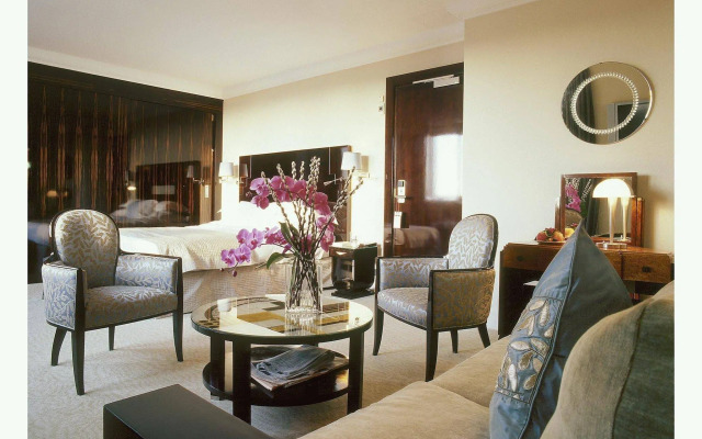 Hotel Plaza Athenee