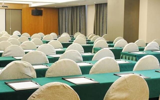 Yannian Huijing Hotel