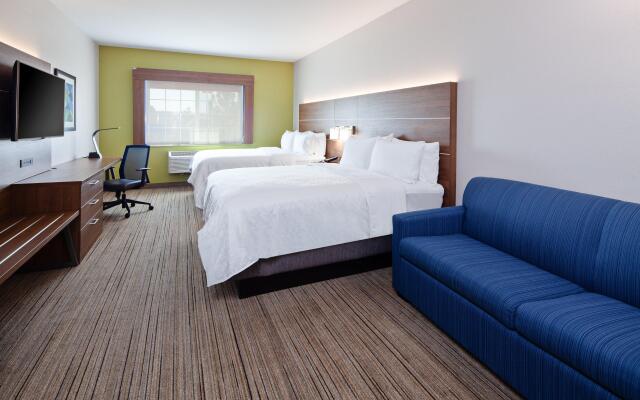 Holiday Inn Express & Suites Tulare, an IHG Hotel