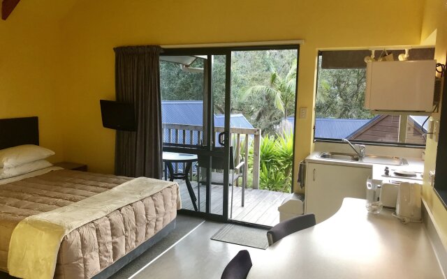 Bay Cabinz Motel