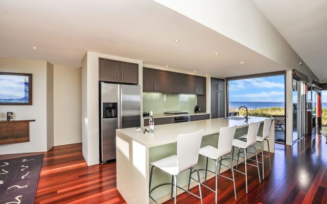 Hearn's Beachside Villa 9