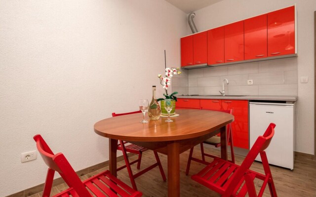 Amazing Apartment in Drvenik With 1 Bedrooms and Wifi