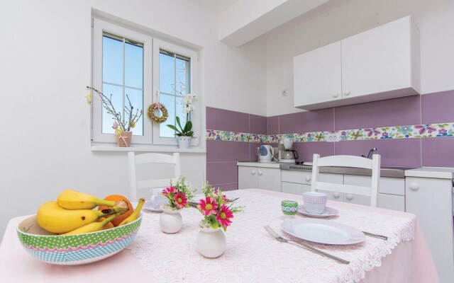 Nice Apartment in Pakostane With 1 Bedrooms and Wifi