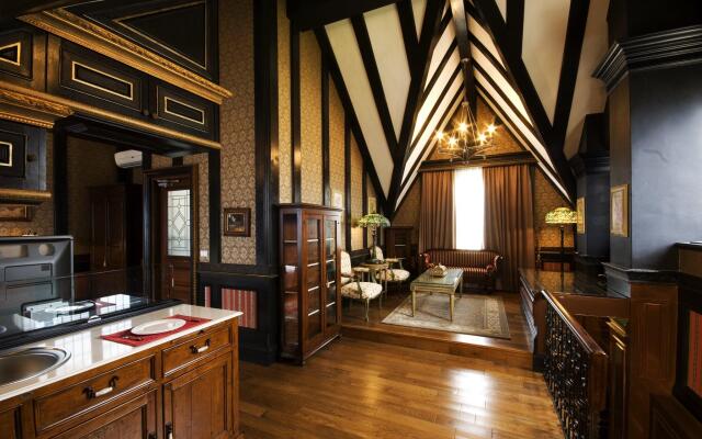The Old England Manor