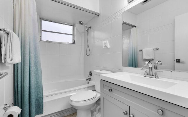 Hollywood Hills 3BD Home w Backyard