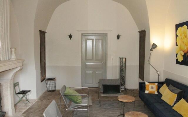 Historic Mansion by the River Lot in Cenevieres