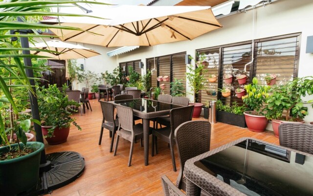 RedDoorz Plus near Commonwealth Regalado
