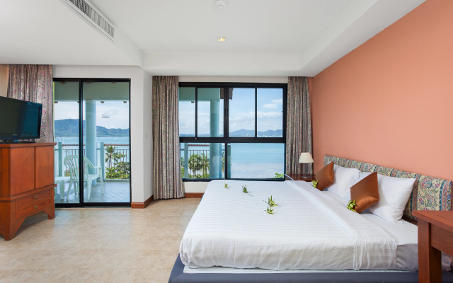 By The Sea Hotel