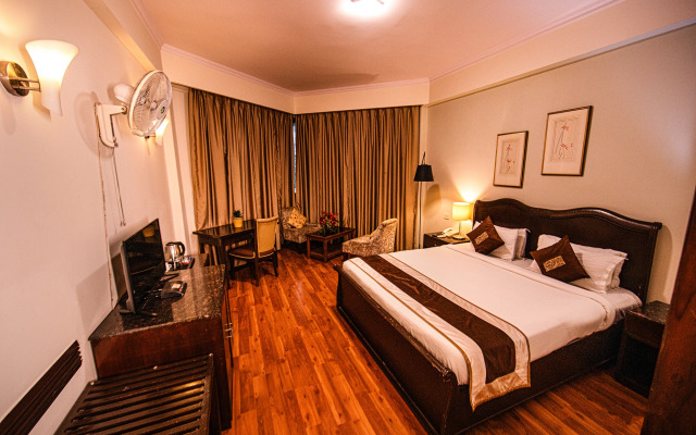 Fabhotel Prime Luxera