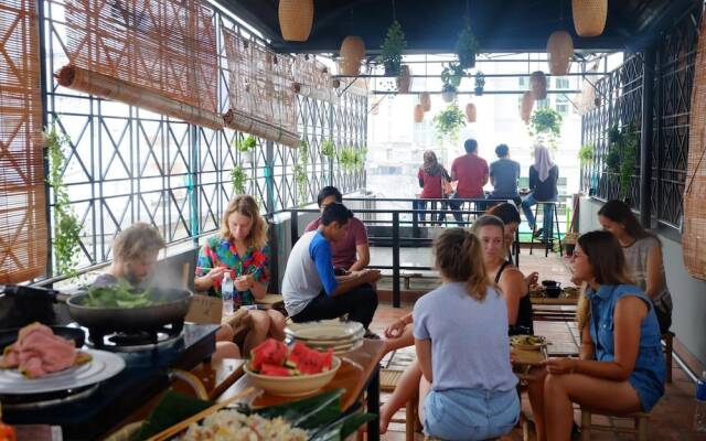 The Like Hostel & Cafe