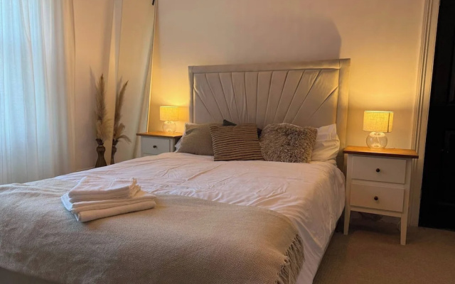 Bright 4-bedroom Maisonette in Gateshead — фото 4