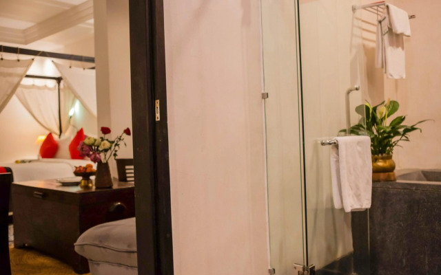 La Rose Suites