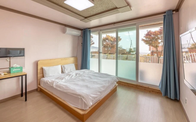 Ganghwa Marinpaibeu Pulbilra Gajok Pension
