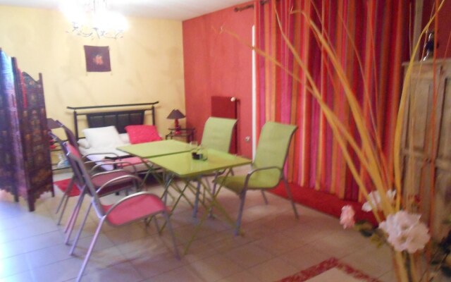 House With 8 Bedrooms In Villeurbanne, With Wifi