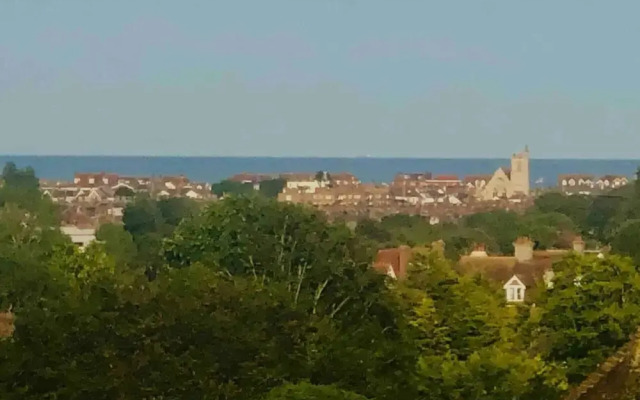 Inviting 5-bed House in Eastbourne