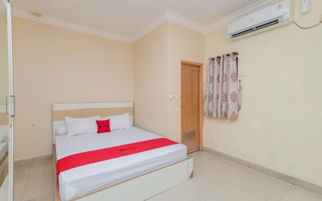 RedDoorz Syariah near Stasiun Karet