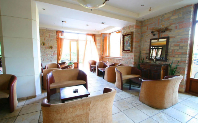 Mont Helmos Hotel