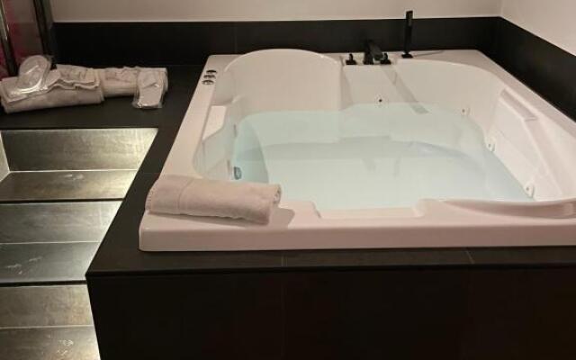 Royalroom2.0-relaxing spa & luxury apartments