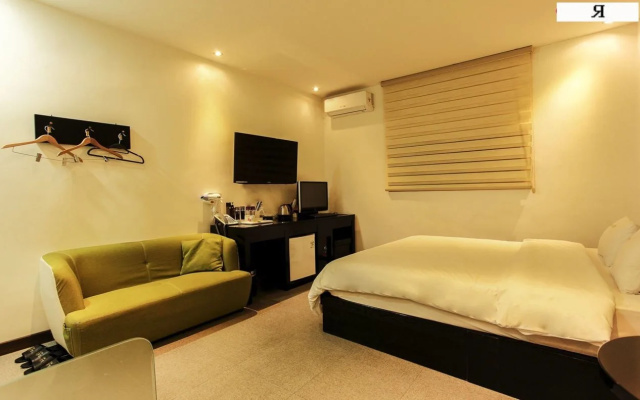 Iris Hotel