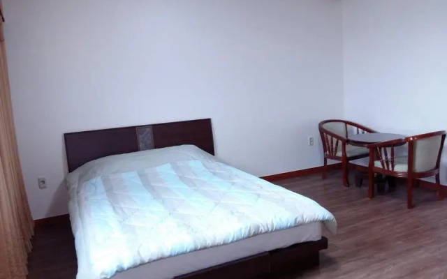 Baekje Tourist Hotel