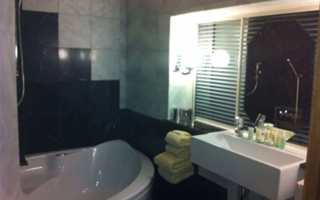 The Saddleworth Hotel