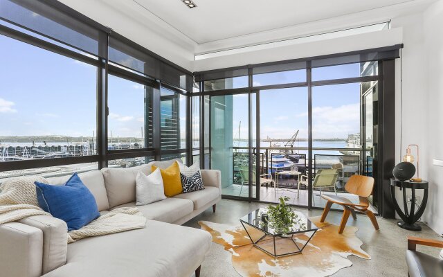 Bright Modern One Bed Marina Penthouse - by Urban Butler