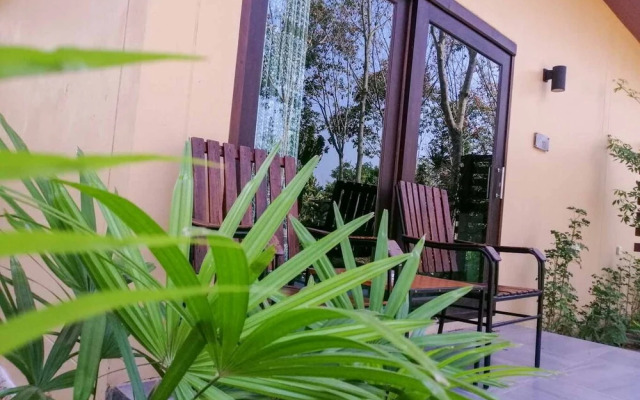 Mekong Riverside Resort & Camping