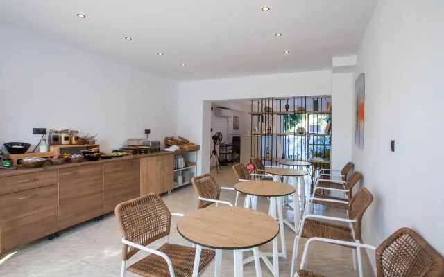 Nikos BnB