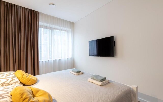 3 Bedroom Apart/24h self check in/free parking/up to 6 people/