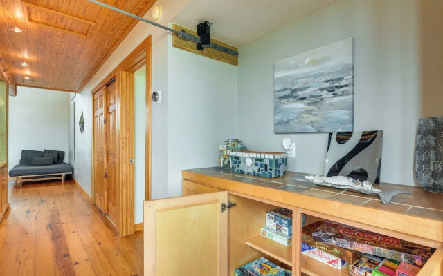 Oceanfront Home w/ Beach Access in Galveston