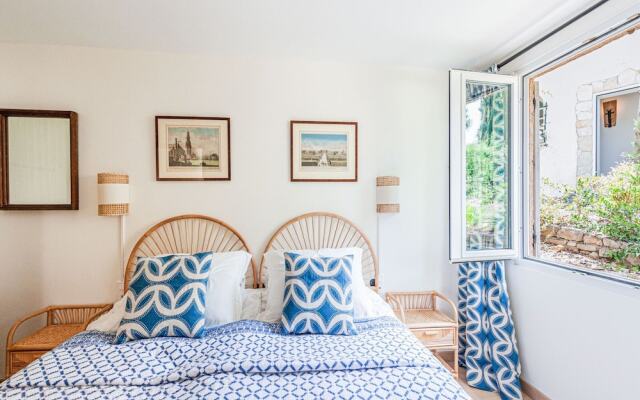 Villa Near Cannes With Pool and Views