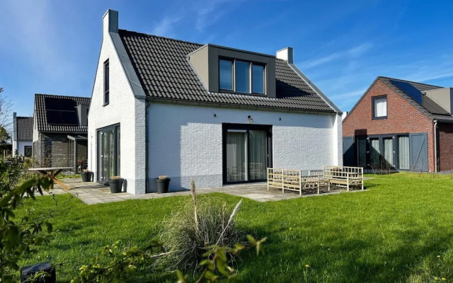 Stunning Villa Near Beaches and Golf Course