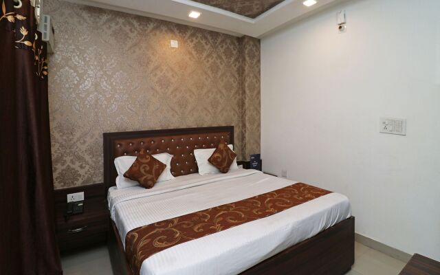 OYO 11648 CP Residency