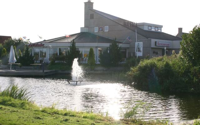 Tidy Bungalow With Dishwasher, Close to the Water