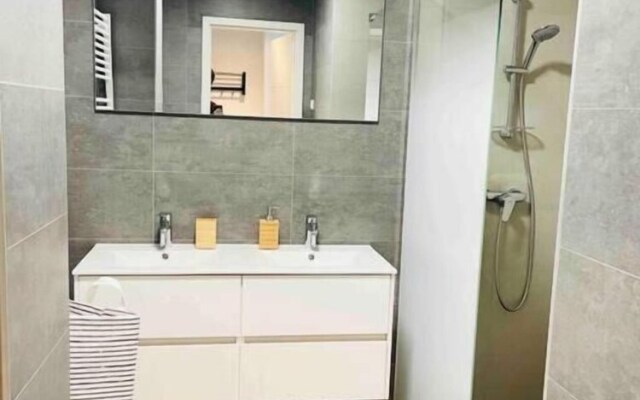 Luxury New Flat with Terrace & Parking
