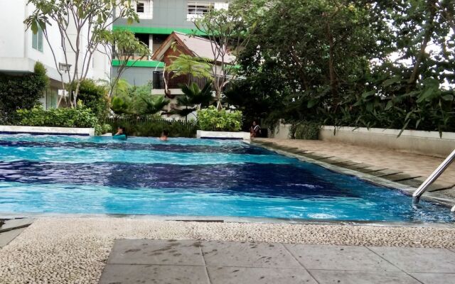 Simple and Modern Bassura City Apartment