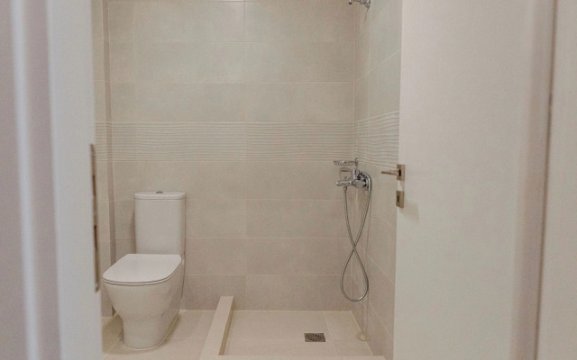 Phaedrus Living: Seaside Thalassa Cretan D101