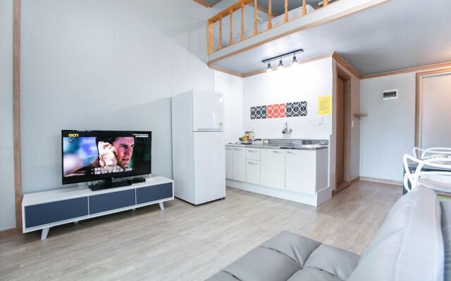 Yangyang River Pension