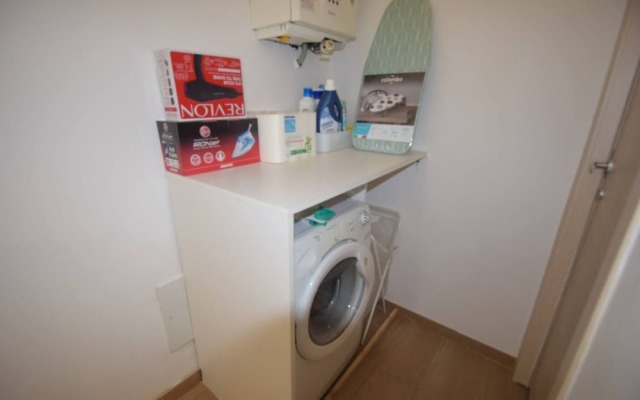 Vicino Ospedale E Aeroporto Num92867