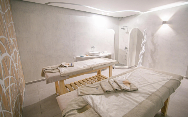 Acroterra Rosa Luxury Suites & Spa