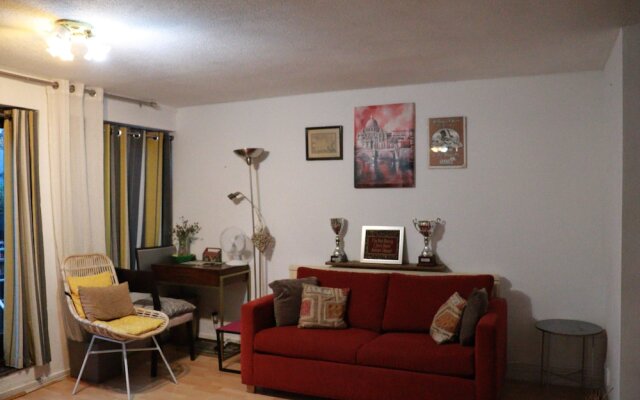 Comfortable 2-bed House in London Zone 2