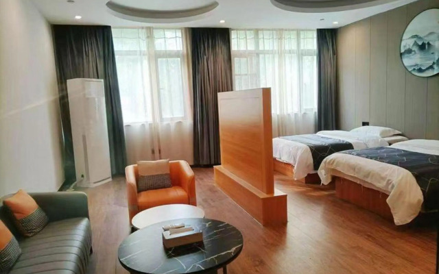 Junrong Fashionable Hotel